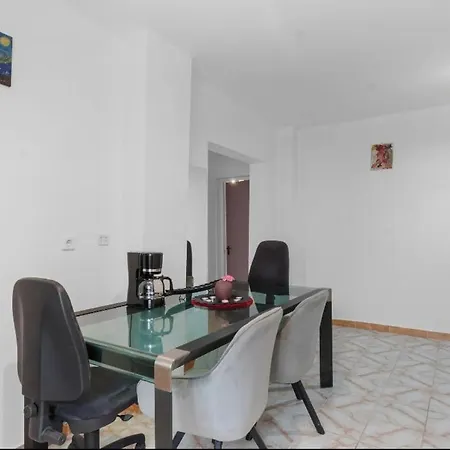 Apartman 2 Bedroom Downtown