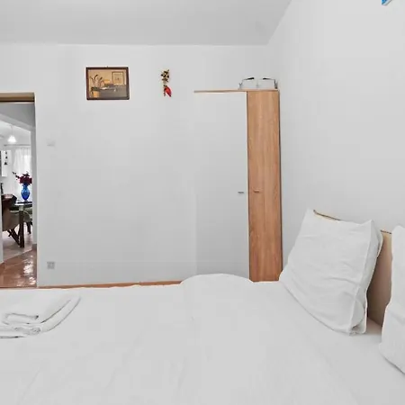 2 Bedroom Downtown *