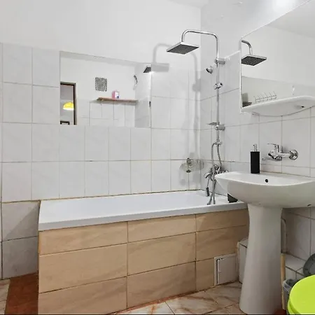 2 Bedroom Downtown Apartman *