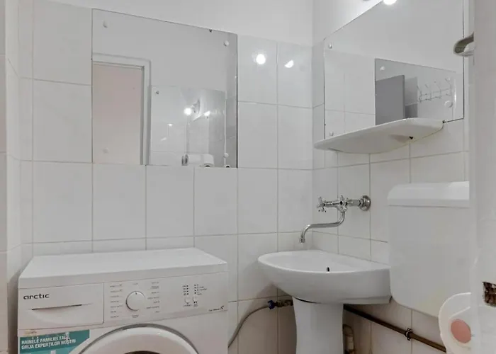 2 Bedroom Downtown Apartman *