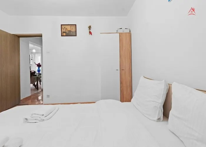 2 Bedroom Downtown *